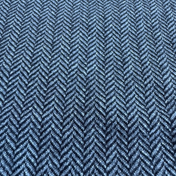 Lululemon Vinyasa Scarf in Black Herringbone - Picture 5 of 10